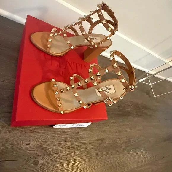 Valentino Garavani Tan Studded Sandals - Picture 9 of 12